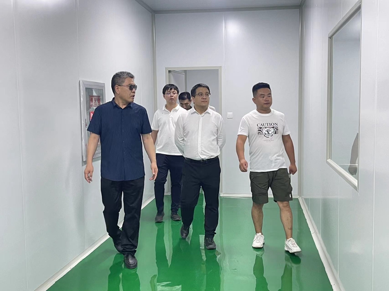 石嘴山市惠農(nóng)區(qū)委副書記、區(qū)長馬仲武 蒞臨寧夏興康恒潤農(nóng)業(yè)科技發(fā)展有限公司指導工作